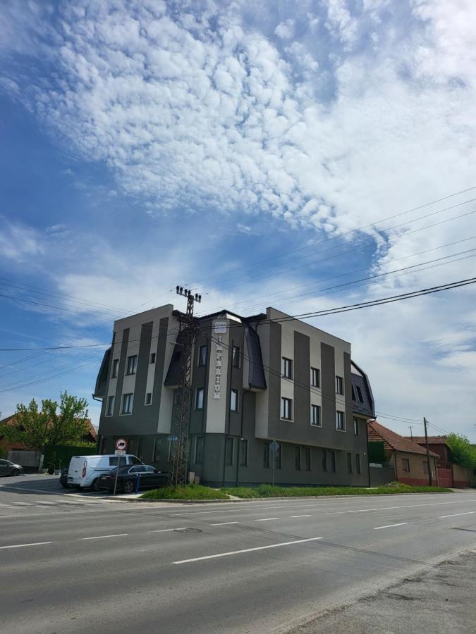 Garni Hotel Imperium ซูโบติกา ภายนอก รูปภาพ