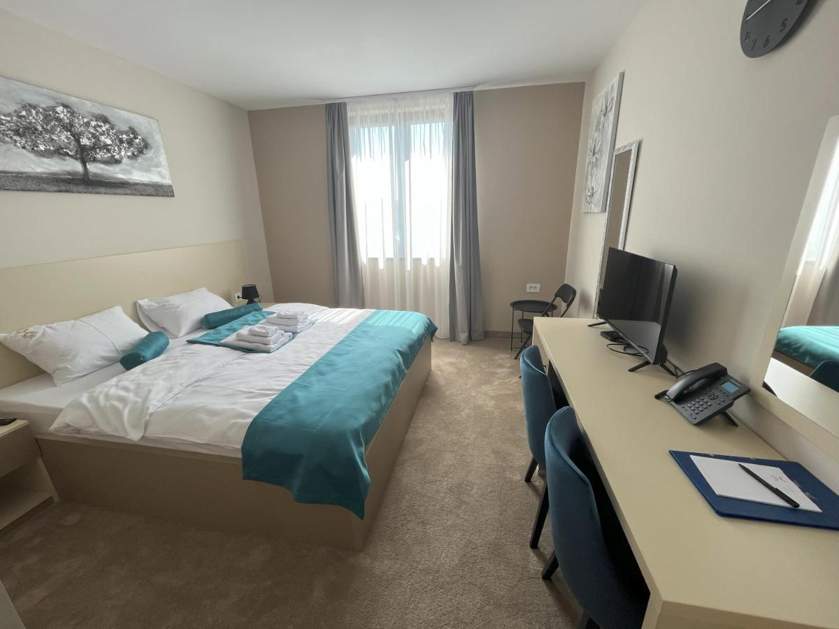 Garni Hotel Imperium ซูโบติกา ภายนอก รูปภาพ