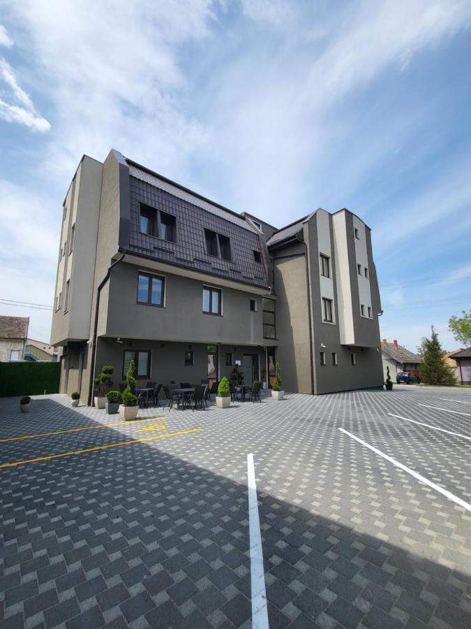 Garni Hotel Imperium ซูโบติกา ภายนอก รูปภาพ